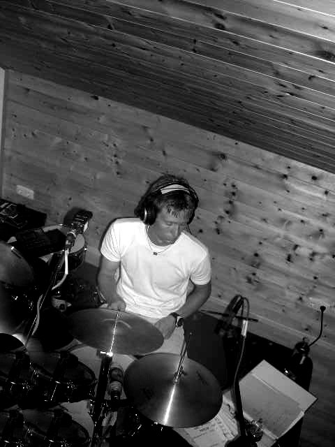 f_studio0306_tommy1.jpg